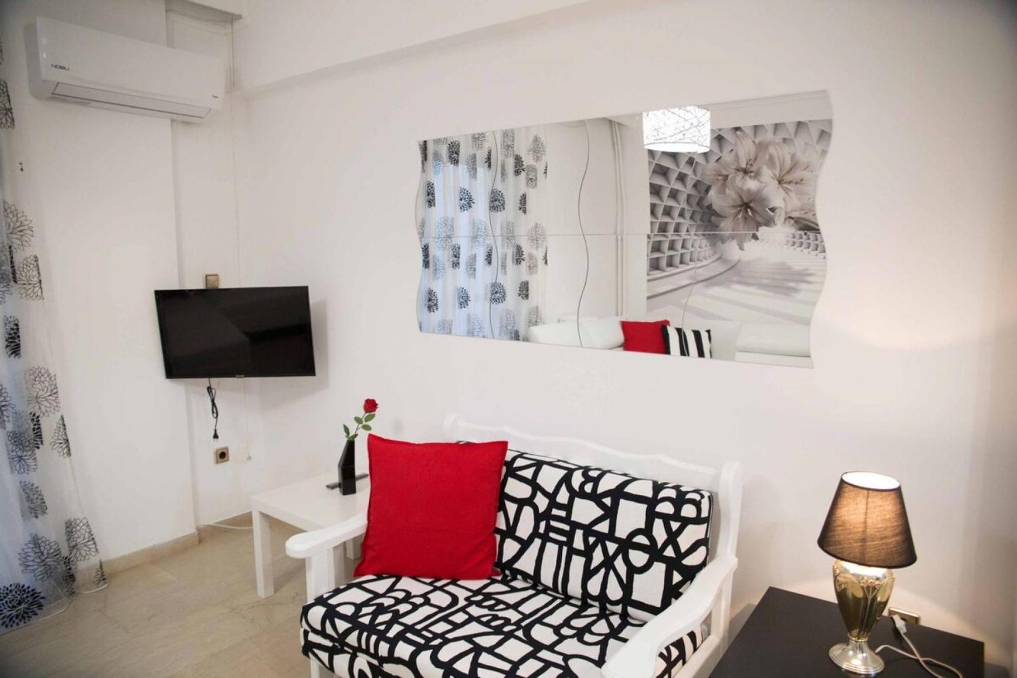 Cozy Apartment With Sea View Next To Marina Zeas Piräus Exterior foto